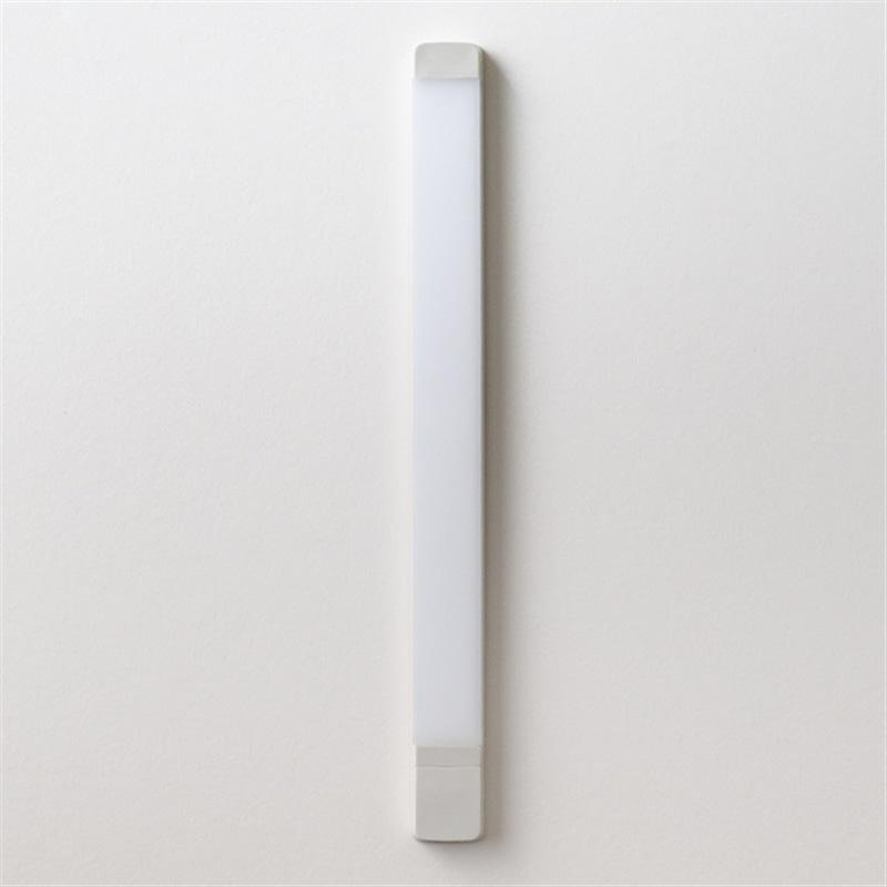 ムサシ MUSASHI 充電式LEDセンサーライト かげあかり06 縦長スリムタイプ 40lm 屋内用 白練（しろねり） KA-06SN